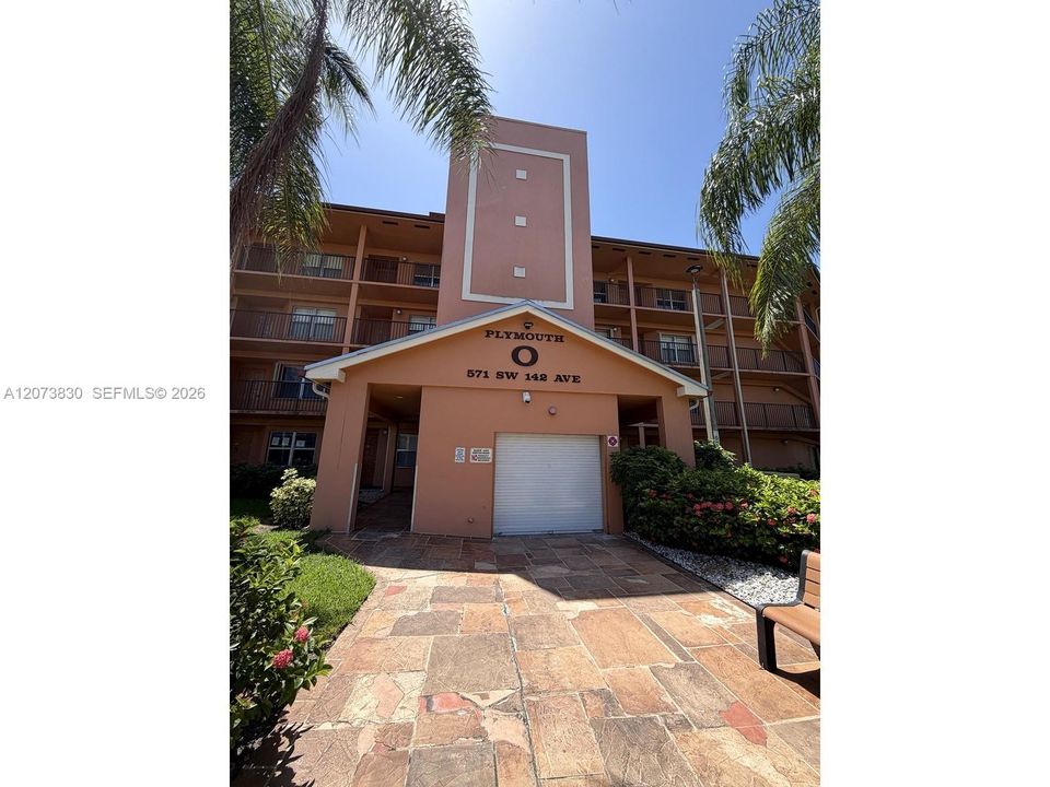For Sale: $170,000 (1 beds, 1 baths, 1033 Square Feet)