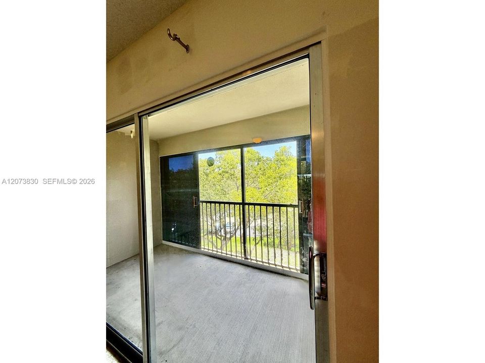 For Sale: $170,000 (1 beds, 1 baths, 1033 Square Feet)
