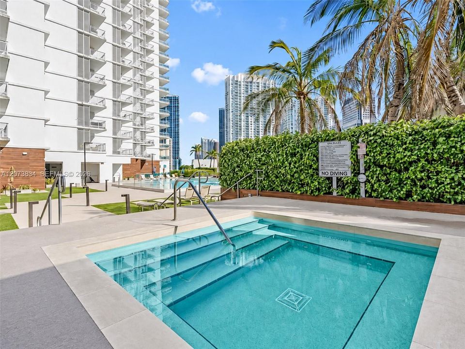For Sale: $630,000 (2 beds, 2 baths, 1075 Square Feet)