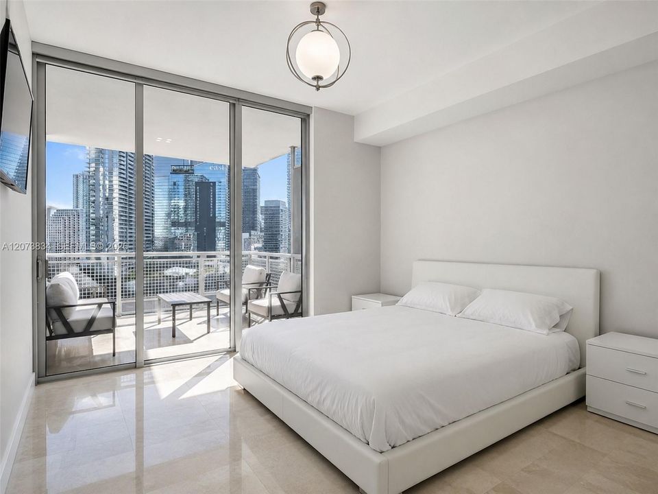 For Sale: $630,000 (2 beds, 2 baths, 1075 Square Feet)