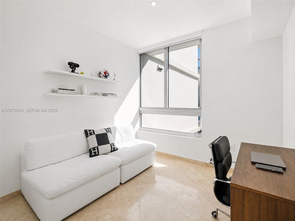 For Sale: $630,000 (2 beds, 2 baths, 1075 Square Feet)