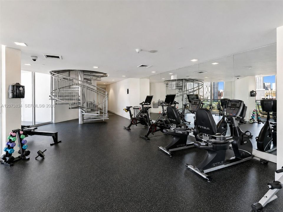 For Sale: $630,000 (2 beds, 2 baths, 1075 Square Feet)