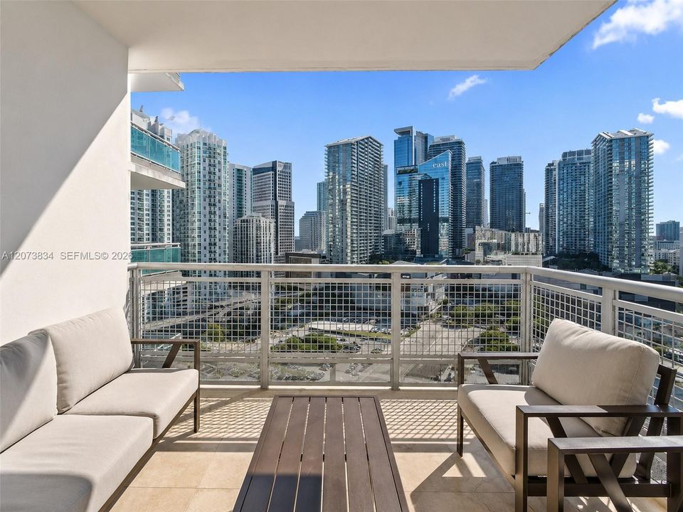 For Sale: $630,000 (2 beds, 2 baths, 1075 Square Feet)