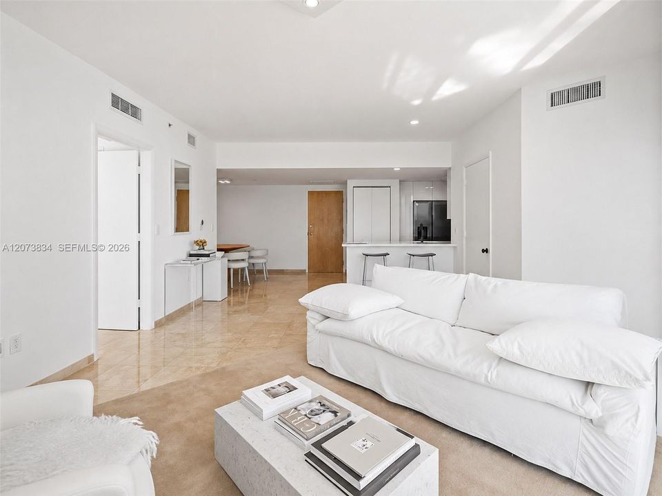For Sale: $630,000 (2 beds, 2 baths, 1075 Square Feet)