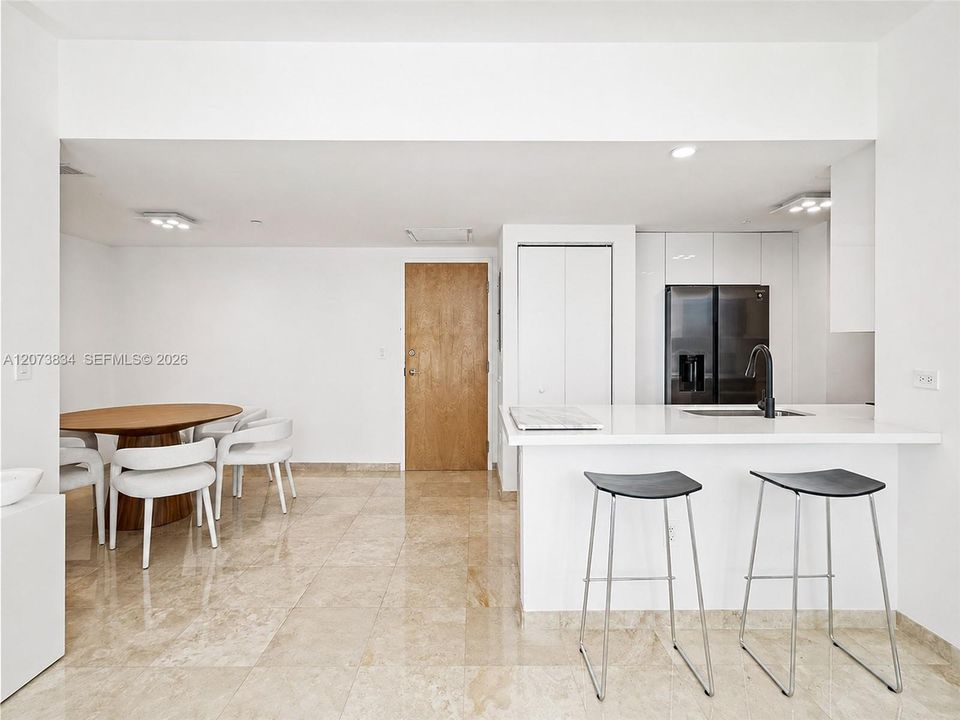 For Sale: $630,000 (2 beds, 2 baths, 1075 Square Feet)