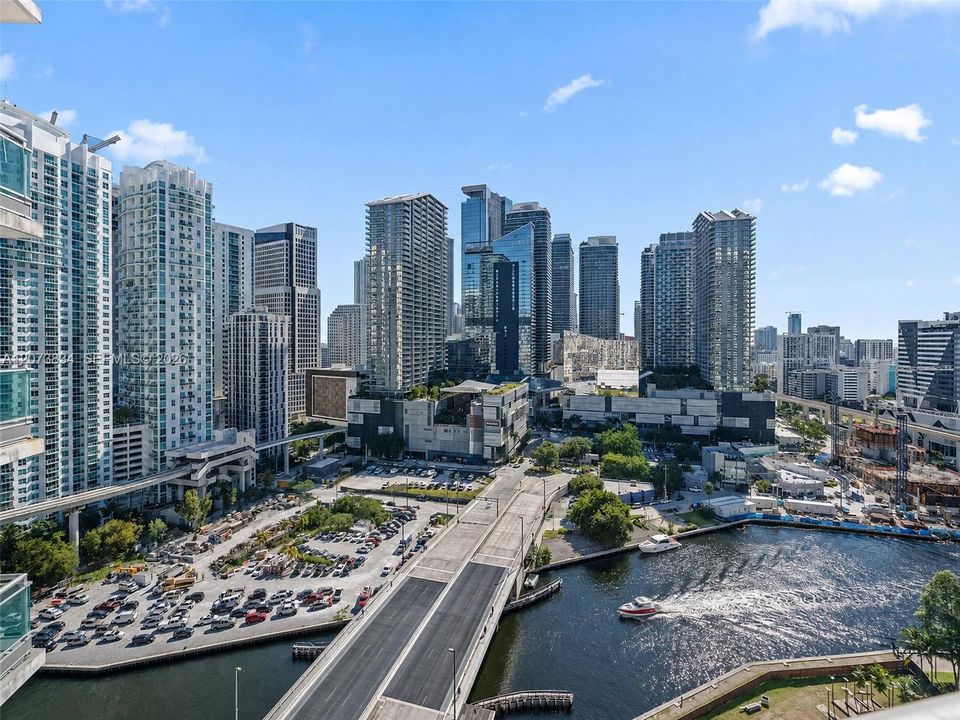 For Sale: $630,000 (2 beds, 2 baths, 1075 Square Feet)