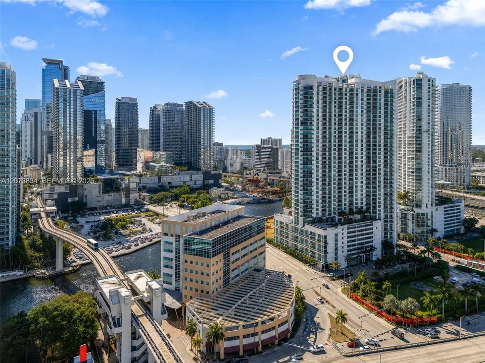 For Sale: $630,000 (2 beds, 2 baths, 1075 Square Feet)