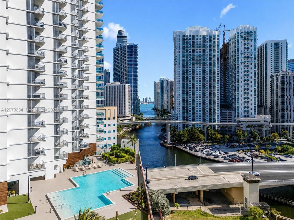 For Sale: $630,000 (2 beds, 2 baths, 1075 Square Feet)