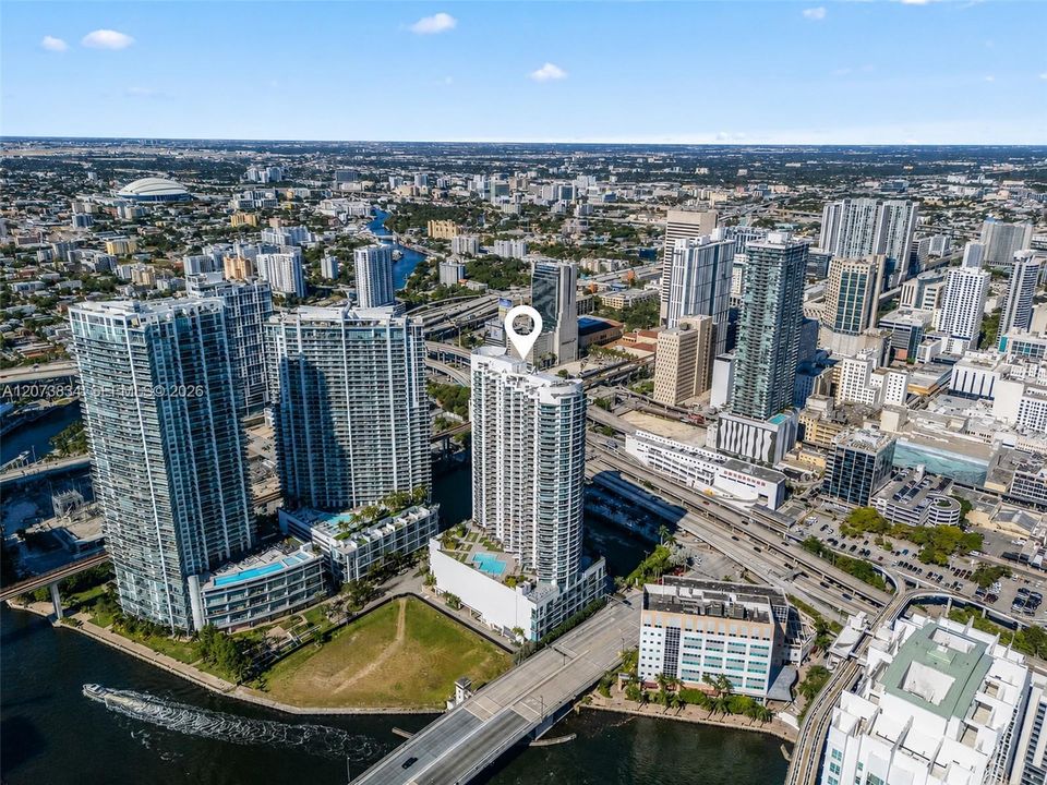 For Sale: $630,000 (2 beds, 2 baths, 1075 Square Feet)