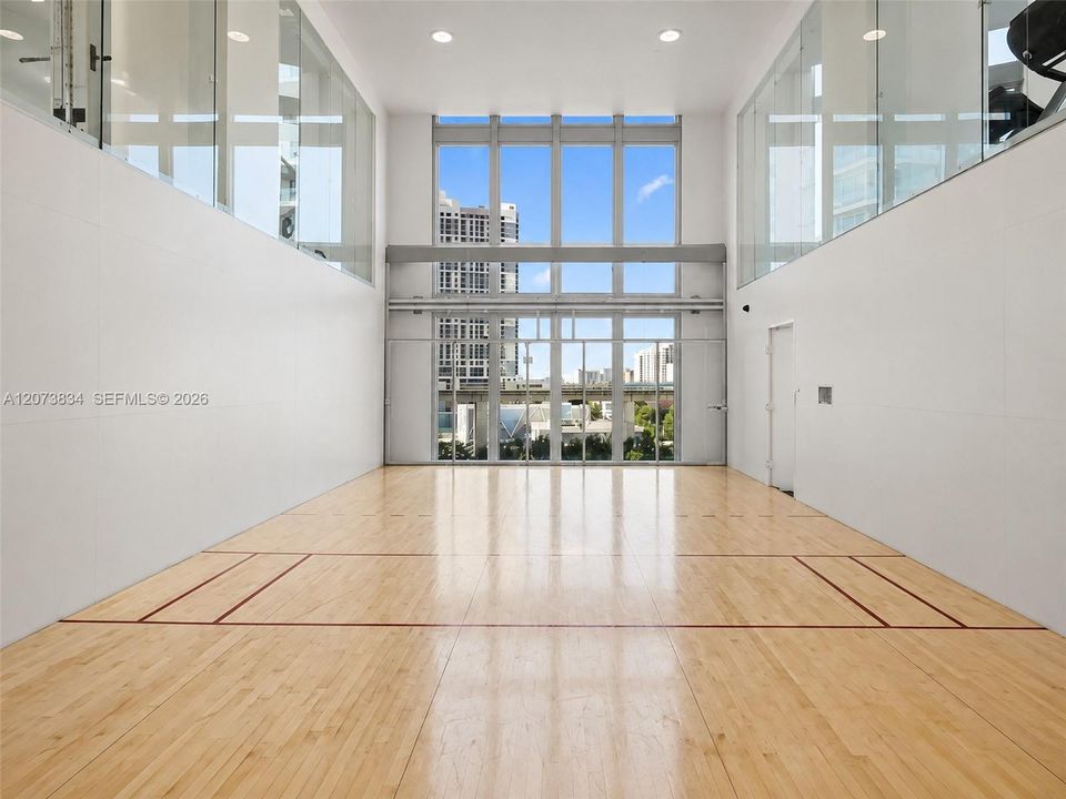 For Sale: $630,000 (2 beds, 2 baths, 1075 Square Feet)
