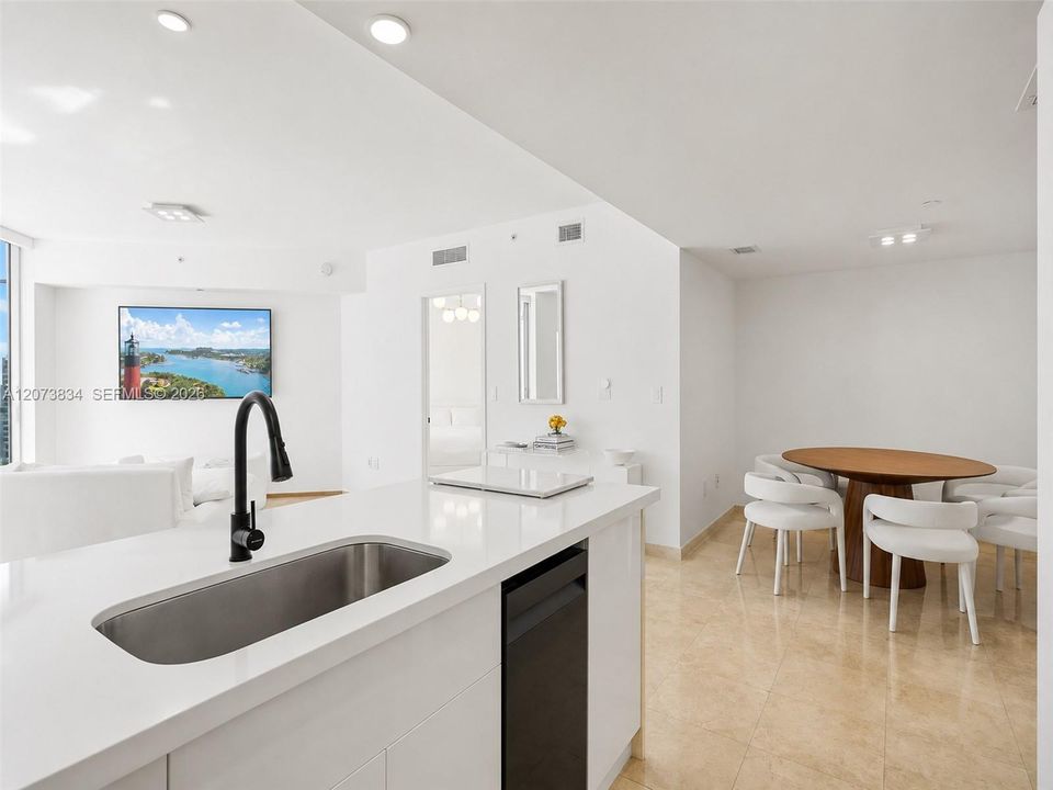 For Sale: $630,000 (2 beds, 2 baths, 1075 Square Feet)