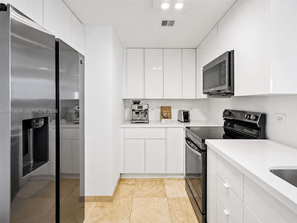 For Sale: $630,000 (2 beds, 2 baths, 1075 Square Feet)