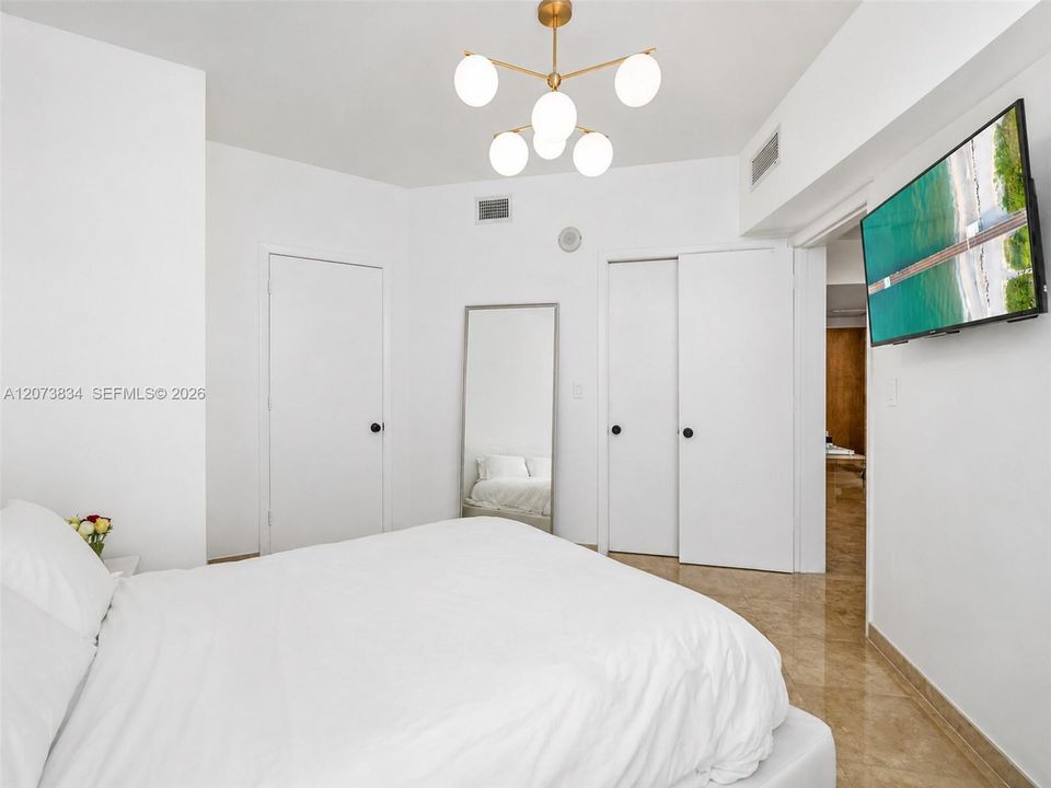 For Sale: $630,000 (2 beds, 2 baths, 1075 Square Feet)