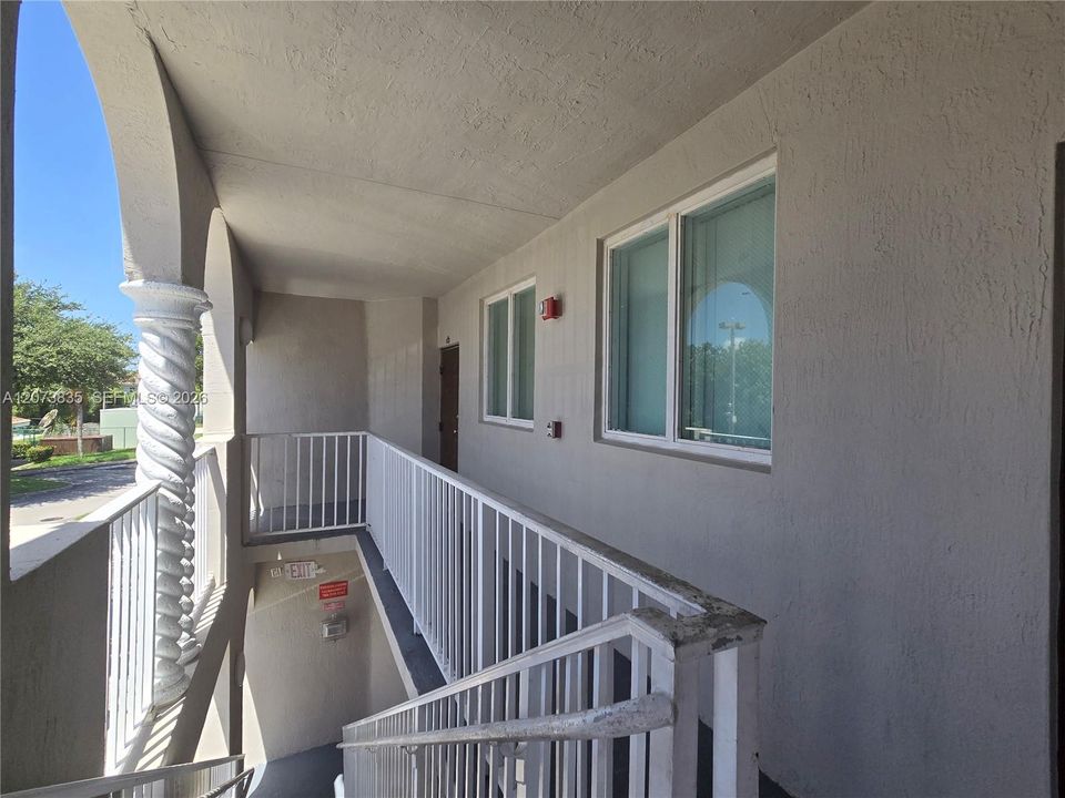 For Sale: $230,000 (3 beds, 2 baths, 1076 Square Feet)