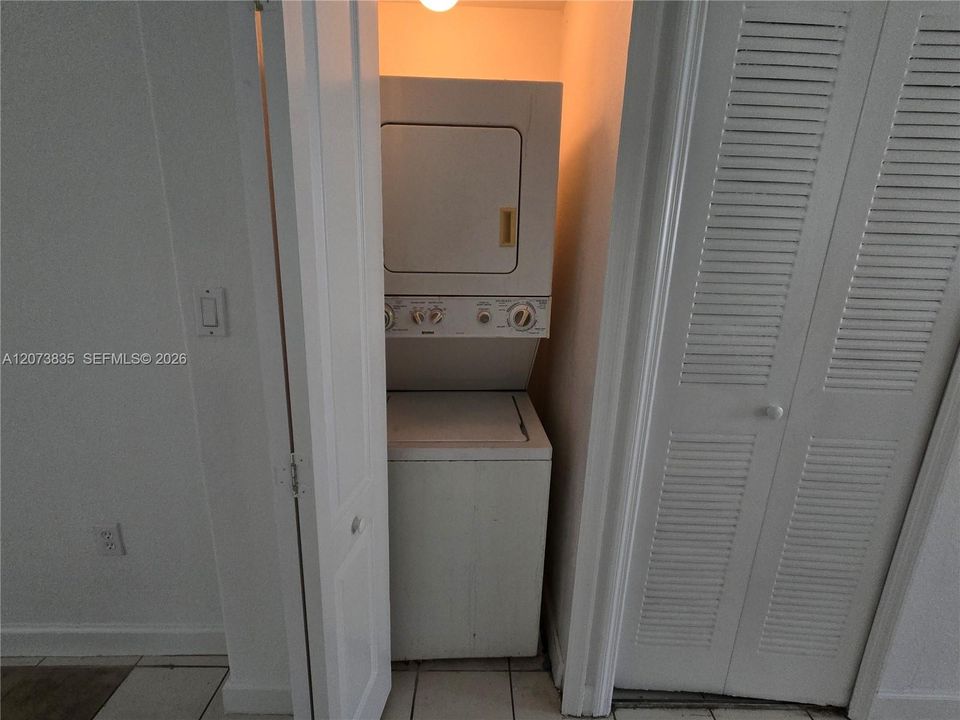 For Sale: $230,000 (3 beds, 2 baths, 1076 Square Feet)