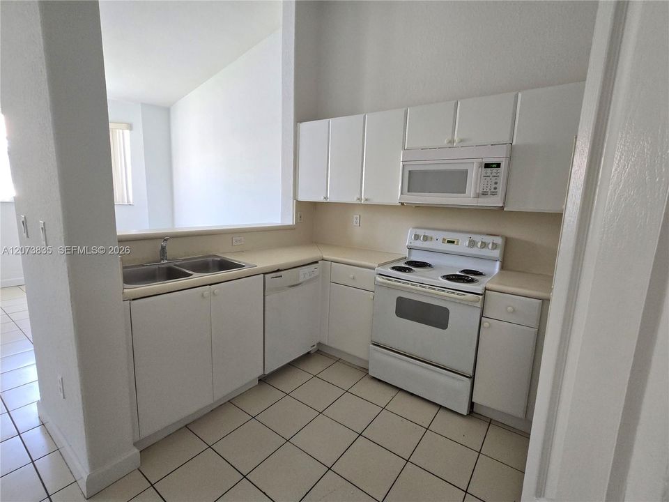 For Sale: $230,000 (3 beds, 2 baths, 1076 Square Feet)
