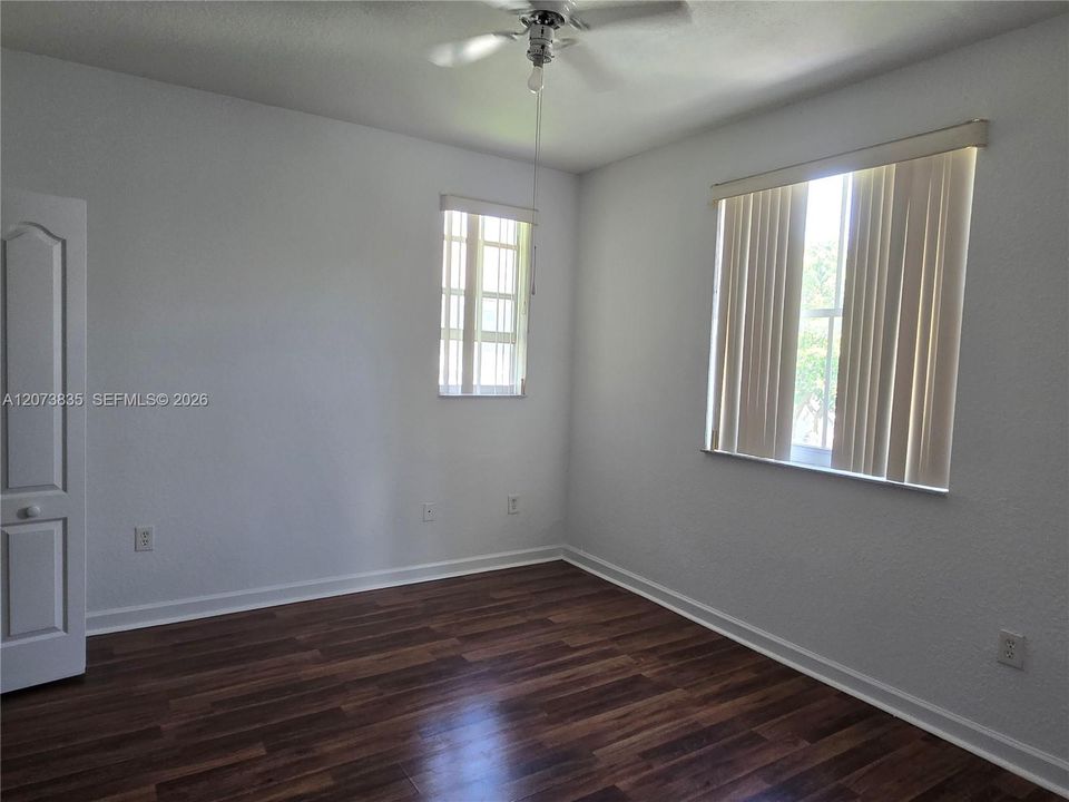For Sale: $230,000 (3 beds, 2 baths, 1076 Square Feet)