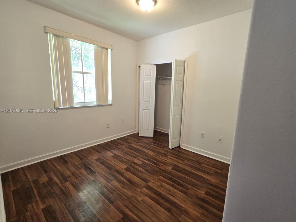 For Sale: $230,000 (3 beds, 2 baths, 1076 Square Feet)