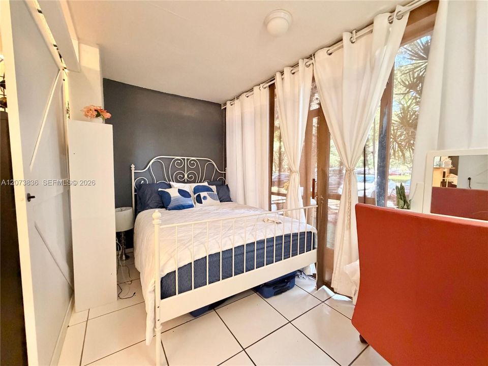 For Sale: $125,000 (1 beds, 1 baths, 800 Square Feet)