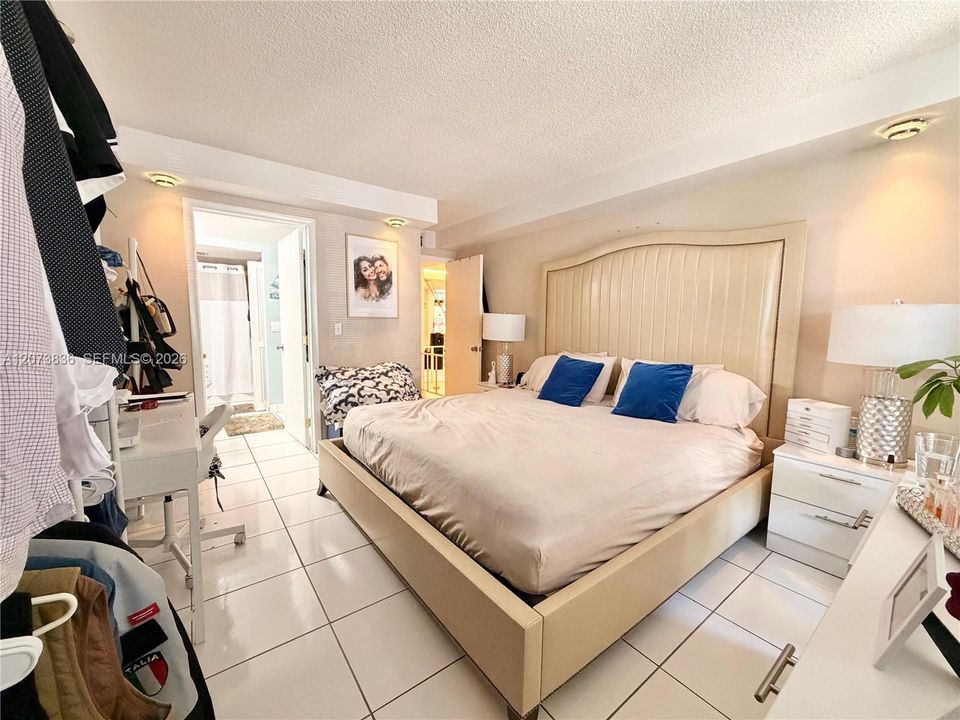 For Sale: $125,000 (1 beds, 1 baths, 800 Square Feet)