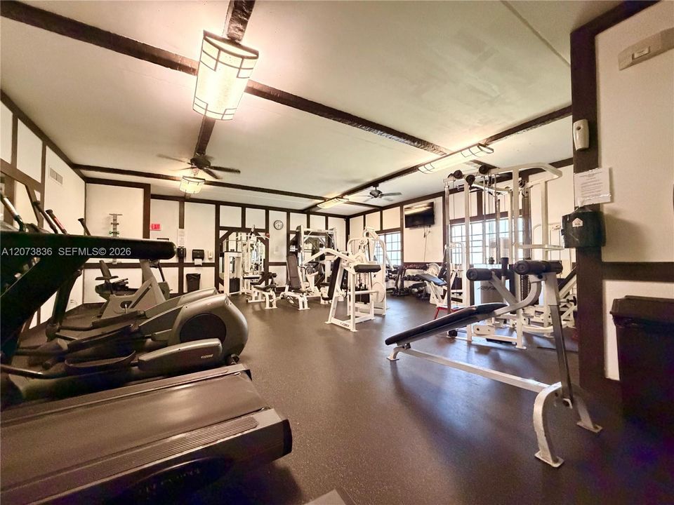 For Sale: $125,000 (1 beds, 1 baths, 800 Square Feet)