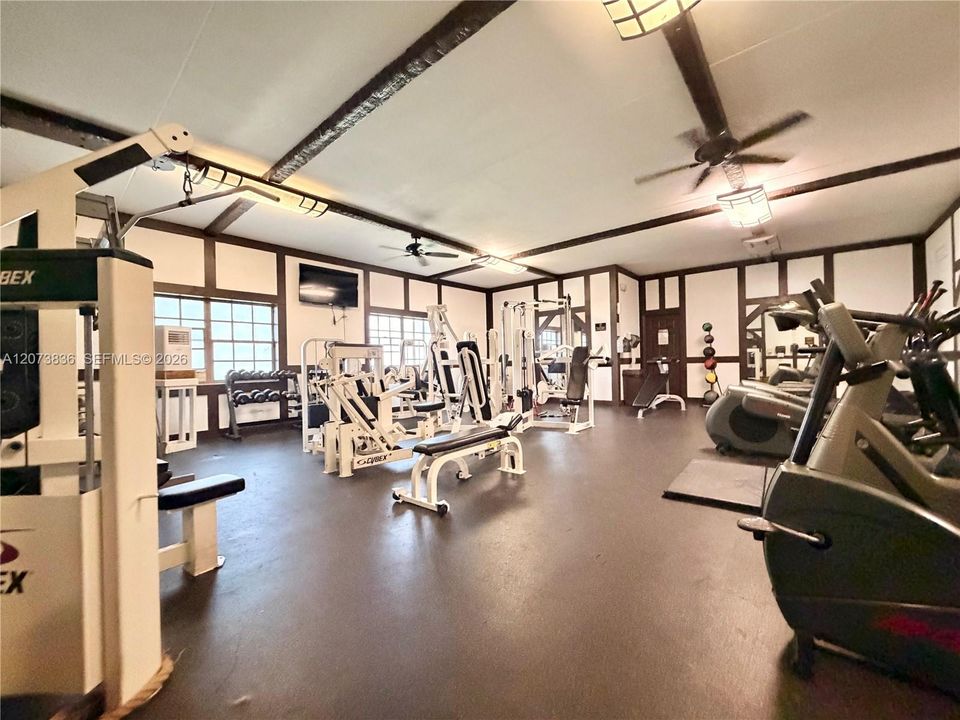 For Sale: $125,000 (1 beds, 1 baths, 800 Square Feet)