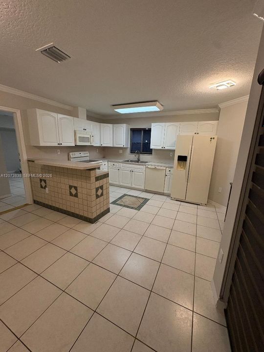 For Rent: $3,500 (4 beds, 2 baths, 1333 Square Feet)