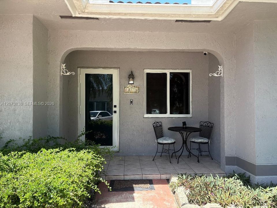 For Rent: $3,500 (4 beds, 2 baths, 1333 Square Feet)