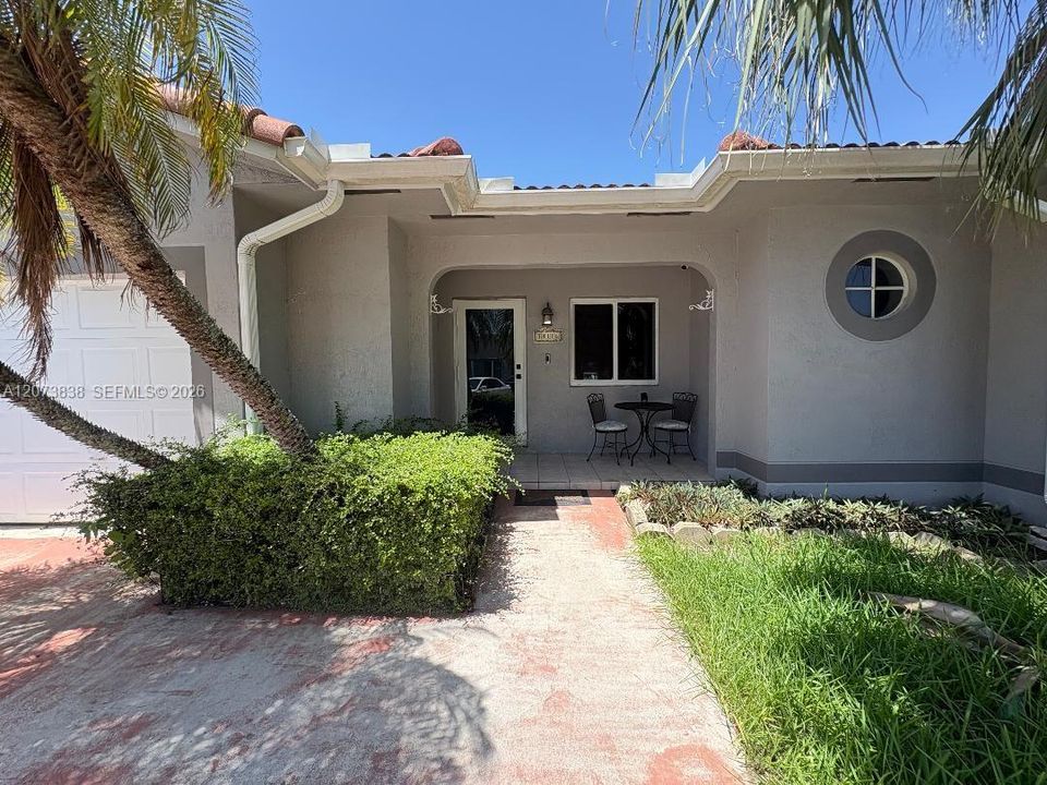 For Rent: $3,500 (4 beds, 2 baths, 1333 Square Feet)