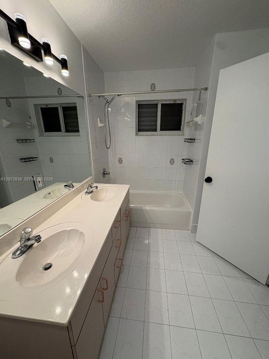 For Rent: $3,500 (4 beds, 2 baths, 1333 Square Feet)