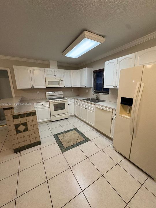 For Rent: $3,500 (4 beds, 2 baths, 1333 Square Feet)