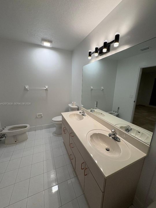 For Rent: $3,500 (4 beds, 2 baths, 1333 Square Feet)