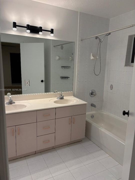 For Rent: $3,500 (4 beds, 2 baths, 1333 Square Feet)