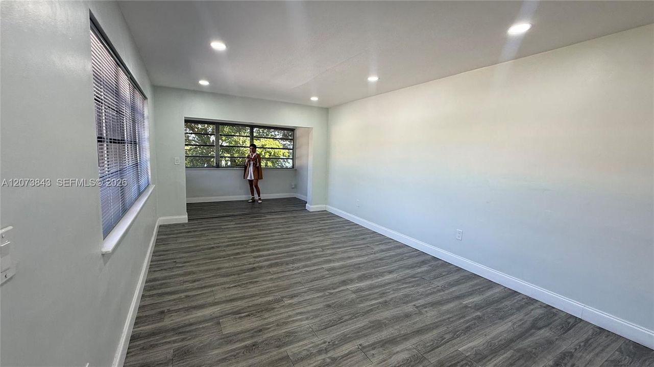 For Rent: $2,200 (2 beds, 2 baths, 990 Square Feet)