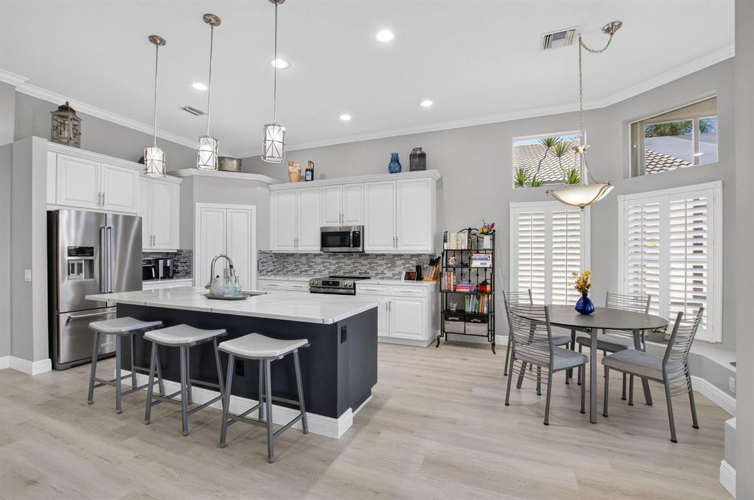 KITCHEN/BREAKFAST NOOK