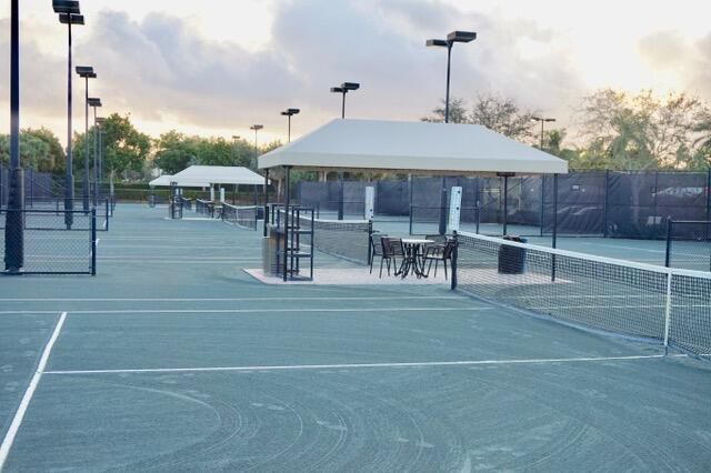 6 HAR-TRU LIGHTED TENNIS COURTS