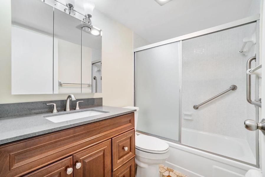 10 Bathroom