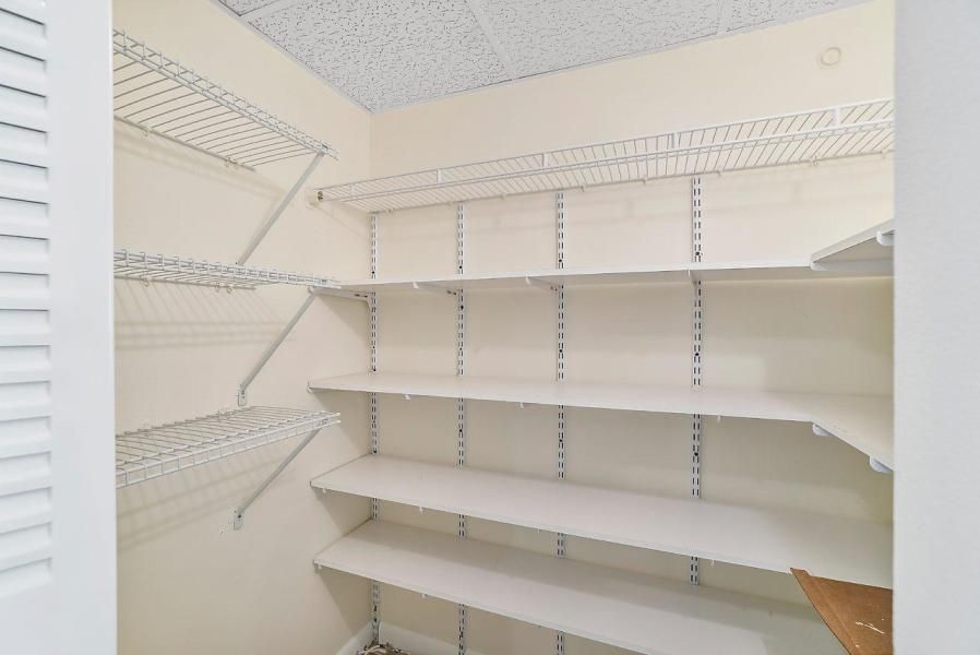 9 Wlak-in closet