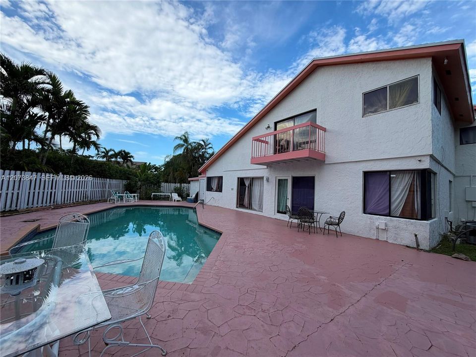 For Rent: $5,700 (3 beds, 2 baths, 2689 Square Feet)