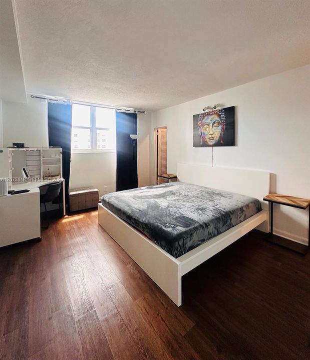 For Sale: $349,000 (1 beds, 1 baths, 906 Square Feet)