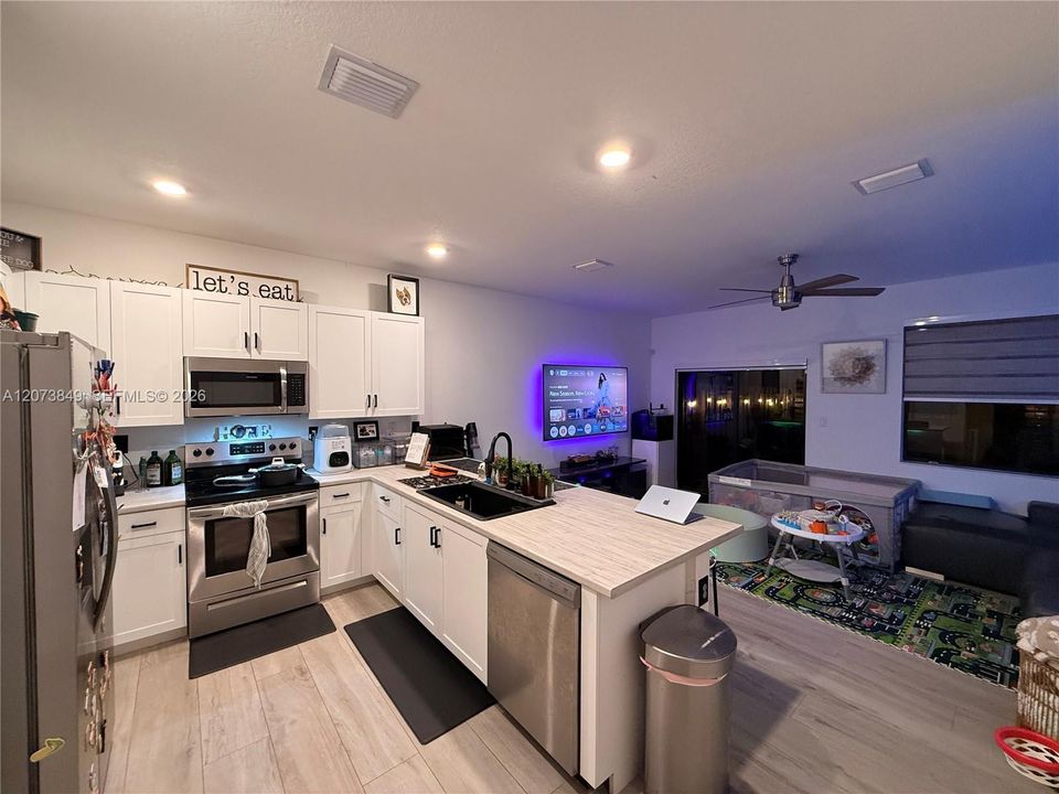 For Sale: $480,000 (3 beds, 2 baths, 1520 Square Feet)
