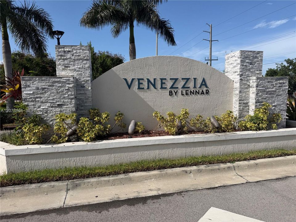 Active With Contract: $480,000 (3 beds, 2 baths, 1520 Square Feet)
