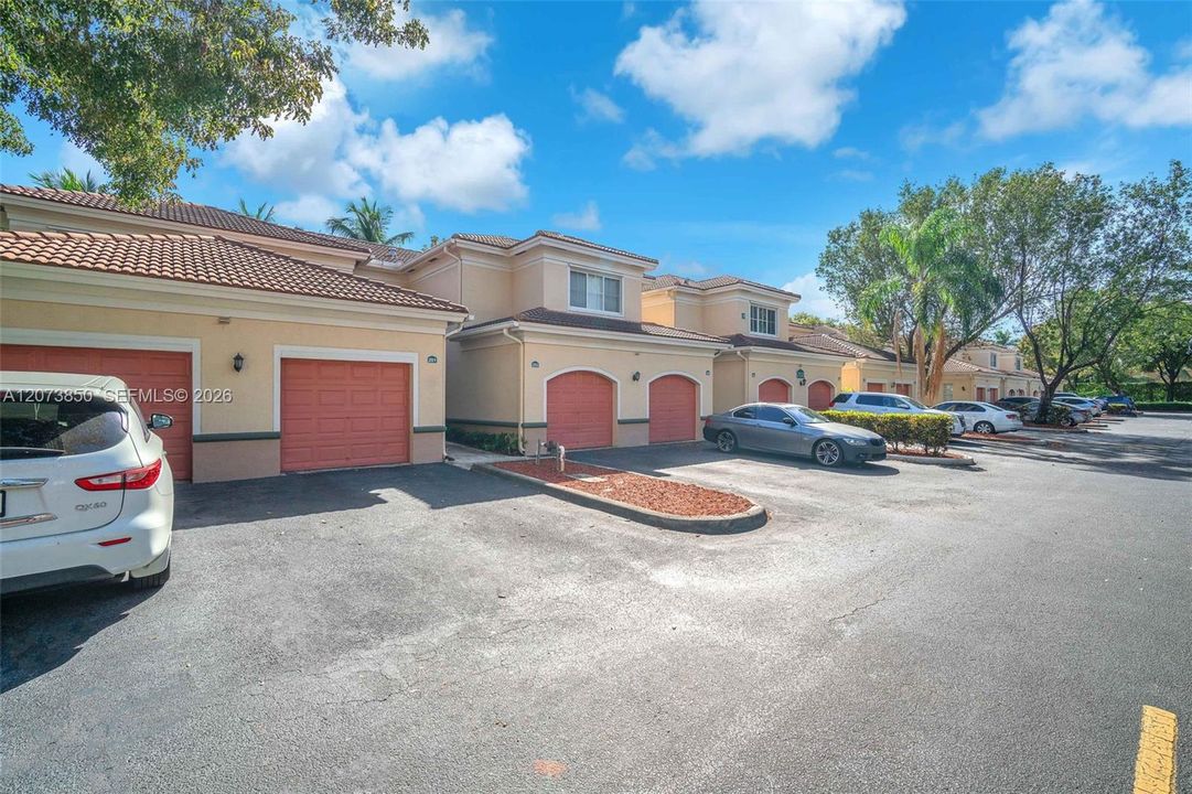 For Rent: $2,700 (2 beds, 2 baths, 1205 Square Feet)