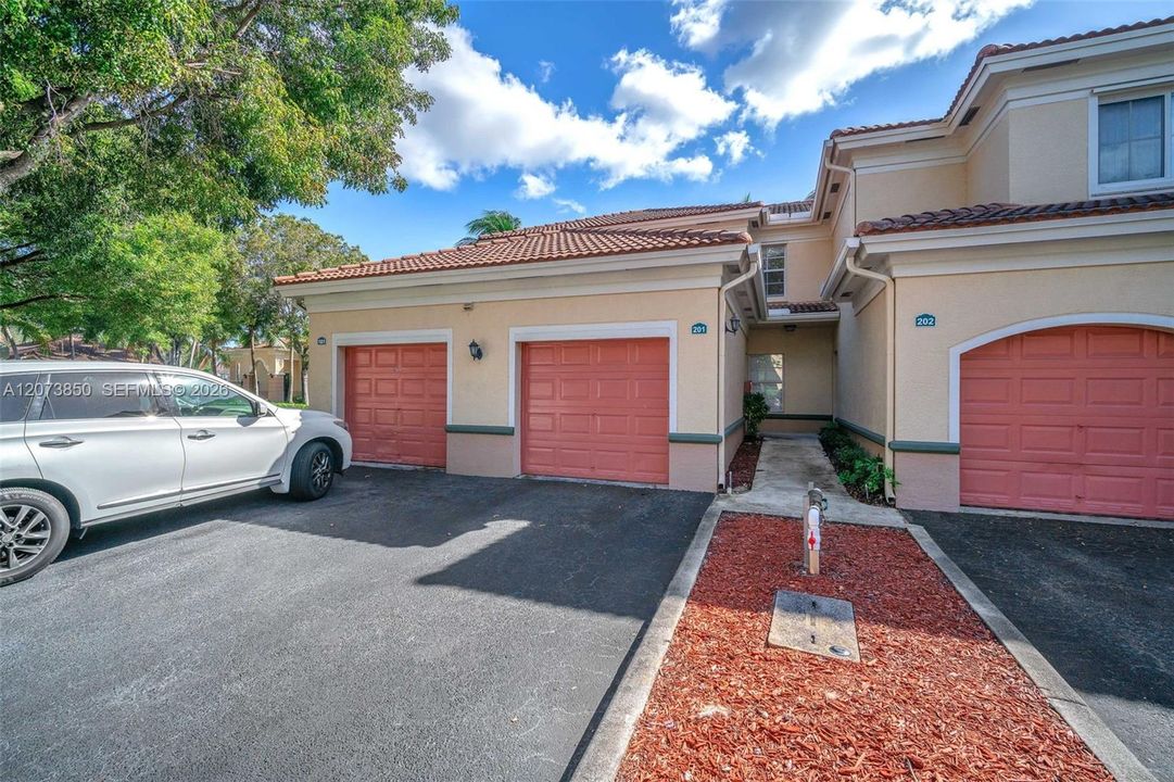 For Rent: $2,700 (2 beds, 2 baths, 1205 Square Feet)