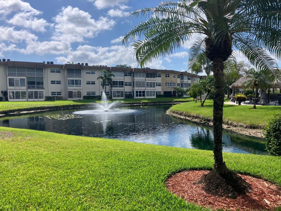 For Sale: $116,000 (1 beds, 1 baths, 684 Square Feet)
