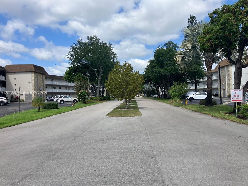 For Sale: $116,000 (1 beds, 1 baths, 684 Square Feet)