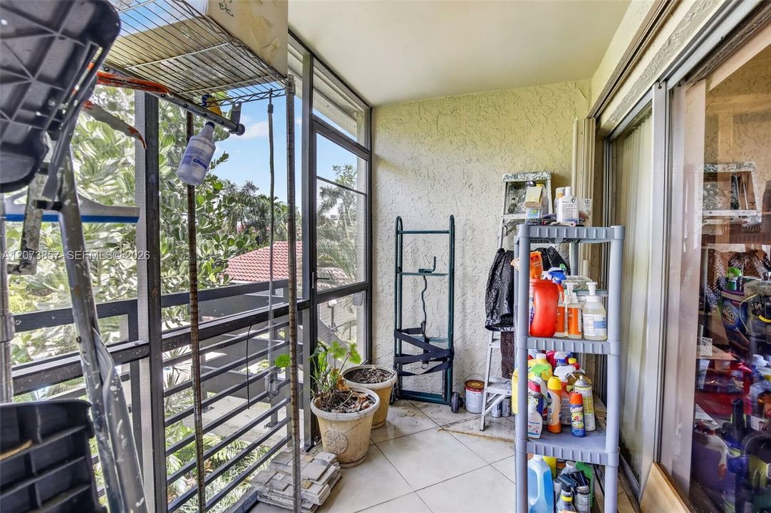 For Rent: $2,199 (3 beds, 2 baths, 1003 Square Feet)