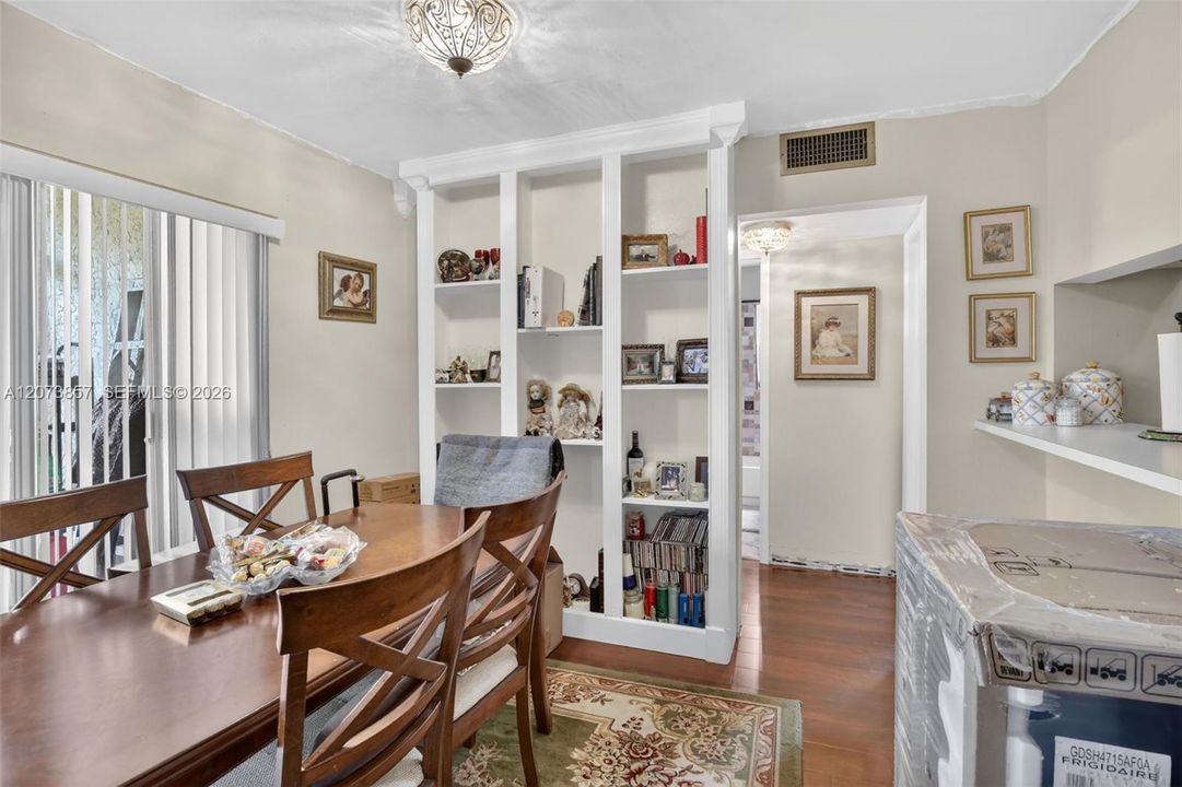 For Rent: $2,199 (3 beds, 2 baths, 1003 Square Feet)