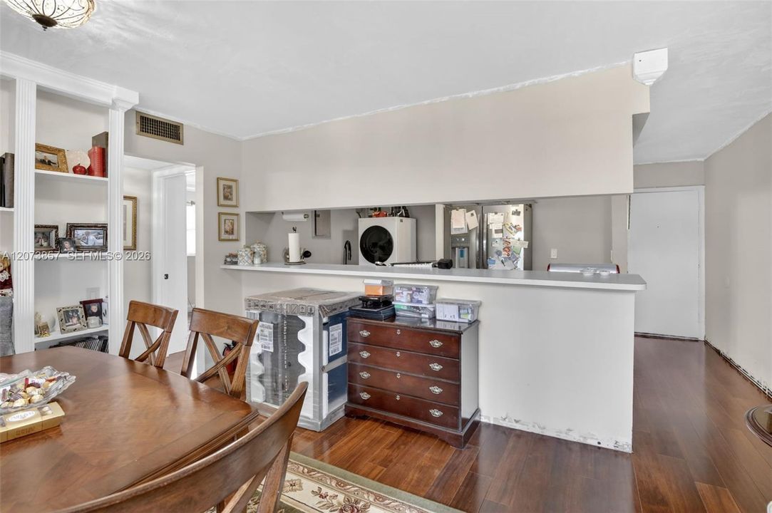 For Rent: $2,199 (3 beds, 2 baths, 1003 Square Feet)