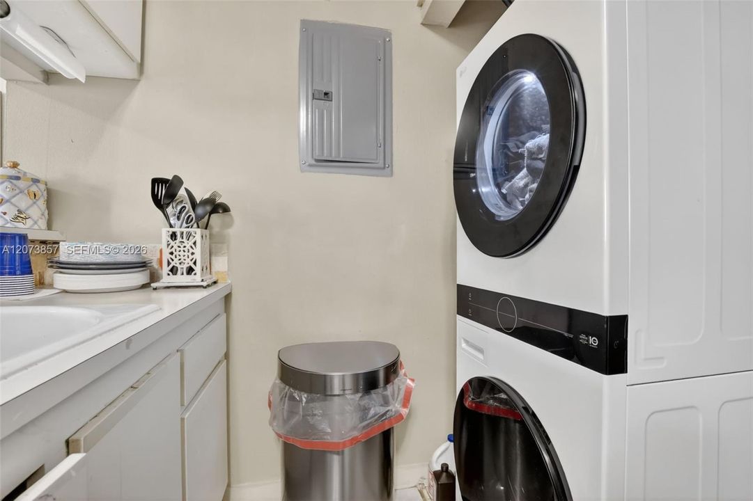 For Rent: $2,199 (3 beds, 2 baths, 1003 Square Feet)